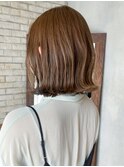 オリーブベージュ外ハネボブ_グレージュカラーボブ_ba402631