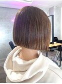 ブリーチなしで出来る明るめ寒色カラー×ぱつっとボブ【芝崎】