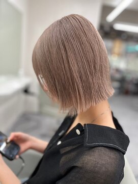 ベレーザ 渋谷(BELEZA) 5779ミルクティーアッシュハイトーンカラー切りっぱなしボブ