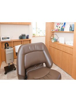 【各務原/鵜沼】木目調の落ち着いた雰囲気の店内で、周りを気にせず、ゆったりとしたサロンタイムを＊