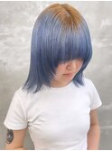 ベージュからブルーのルーツカラー（ブリーチ２回）