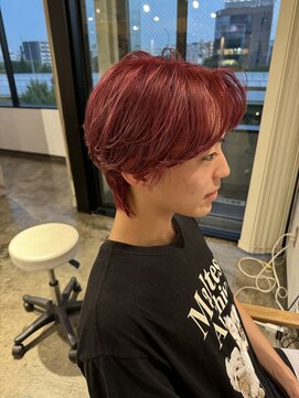 ニュート(Neut ) チェリーレッドピンクカルマヘアーフェザーショート