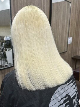 イリ 心斎橋(ili) ハイライトカラーミルクティーベージュレイヤーカット