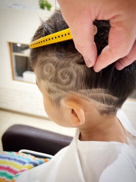 デザイニングヘアードゥ(designing hair Deux) キッズドラケン風バリアート