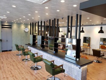 アグ ヘアー サラン 青葉店(Agu hair salan)の写真/お子様連れのご来店もOK◎忙しいママ・パパも、ご家族で通いやすいサロン♪