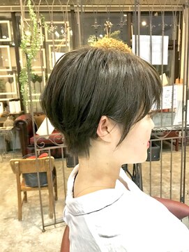 コニ(Coni) ショート×透明感のあるアッシュ