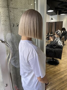 アルカナ 明治神宮前原宿(ARCANA) ホワイトベージュ　ブロンドベージュ　ケアブリーチ　ボブ