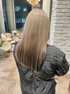 エルサフィロ ヨドヤバシ(el zafiro yodoyabashi) 顔まわりローライト ハイトーンベージュ