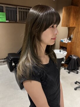 サムウェア(SOMEWHERE) 重ため前髪とこっくりオリーブカラー