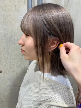 ナンバー 大分中央町店(N°) ミニボブグレージュ耳かけ顔周りレイヤー小顔見えヘア