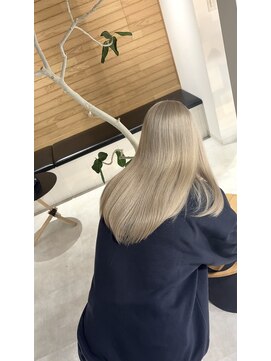 フリーク(FLEEK) 髪質改善で艶髪ホワイトミルクティー
