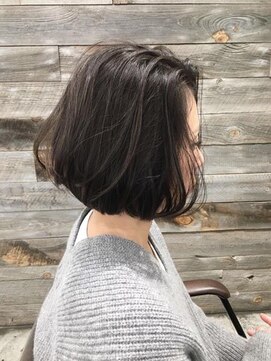 トルネード(TORNADO) オフィスで浮かないハイライトボブ