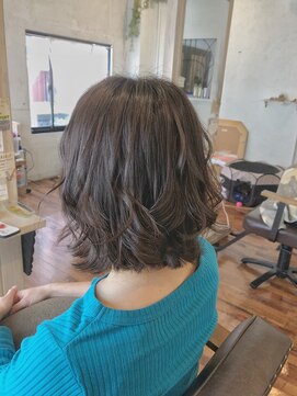 アンプレヴーアジュテ(Impre'vu ajoute) 外ハネ無造作ボブ