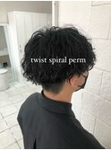 ツイストスパイラルパーマ刈り上げマッシュ