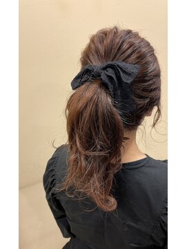 コンティバイミラートーク(CONTY by MIRROR TALK) ピンクブラウンカラー/ロング/ポニーテール/ヘアアレンジ