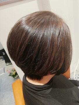 レインボー(Rainbow) 前下がりショート×白髪ぼかしカラー!