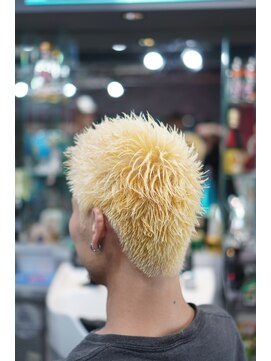 ツークツワンク バーバー 新宿(ZUG2WANG BARBER) 作り込みすぎずでも程よく作りこむ夏充実してそうな髪