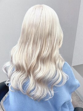 エミーバイモアムー(Emmie byMoremuu) 【アイリ】ホワイトブリーチカラー