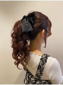アップスタイルヘアアレンジ 巻き髪ポニーテール