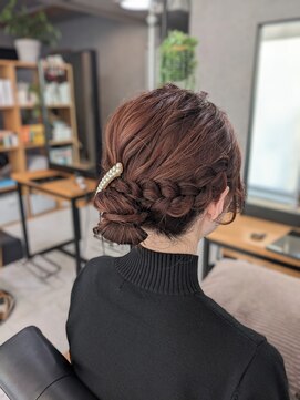 テラスプラス(テラス+) お呼ばれヘアセット 編み込みシニヨン