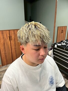 スタンドバーバー 柏(STAND BARBER) スペインカール/スパイキーショート/ブルーブラック/柏