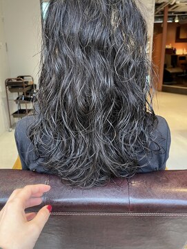 コフィー バイ メルト 吉祥寺(cofy by melt) 【三ツ井純】ロングパーマ ニュアンスカール グレージュ グレー