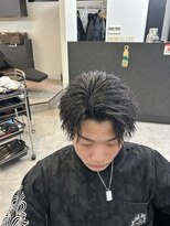 イーラ アメ村店(era)&nbsp;縦落ちツイスパパーマ/メンズ/刈り上げ/眉毛/ツイスト