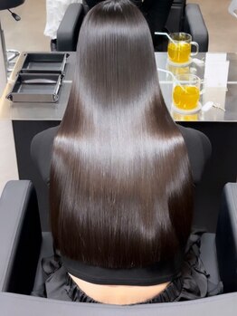 髪質改善・縮毛矯正特化サロンROAの写真/今の状態と未来の理想から逆算する「髪質改善プランニング」。無理のない施術計画で、最短ルートの艶髪へ。