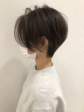 カシェ シモムラ(Cashe'e SHIMOMURA) ハンドブローだけで収まるくびれショート