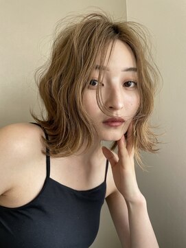 リノショアーズ ショウナン 辻堂店(RinoShores SHONAN) 外ハネくびれミディ/イヤリングカラー/ヘーゼルベージュ