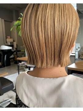 テラス(terrace) 切りっぱなしボブ