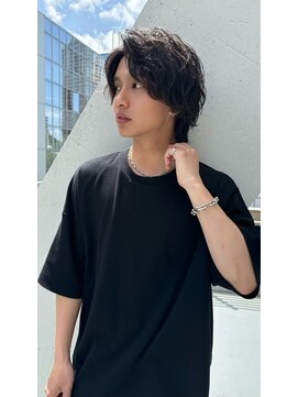ブラック 渋谷 2nd(BLUCK) センターパートウルフパーマ緩めツイストスパイラルパーマ