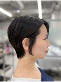 耳掛けで色っぽいショートヘア