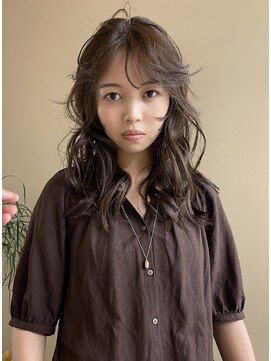 ヤント(yant) ミディアムレイヤー × オリーブカラー