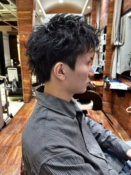 動き爆発！スパイキーパーマ