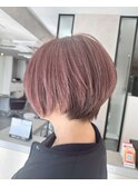 くすみピンクの丸みショートボブ