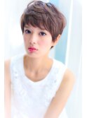 ローレン「小顔×色白×透明感」耳かけラフホワイトショート