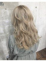 ガルボ ヘアー(garbo hair)&nbsp;【ケアブリーチ】透明感ＵＰ♪スノーホワイトカラーのご紹介♪