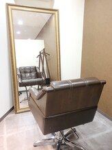 カラーやパーマの放置中の姿、誰にも見られたくない！リラックスしたいのに、なんだか落ち着かない…