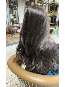 リバレッジ 広尾(Leverage) ハイライトアッシュグレー【恵比寿/広尾】：柴崎 麻緒