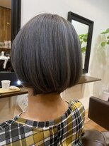 グリッター (Glitter)&nbsp;大人ショートボブ×グレーカラー