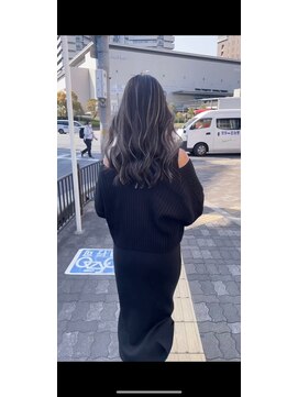 キング 梅田(K!ng) ホワイトハイライト/ハイライトカラー/インナーカラー