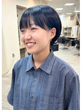 ソソ(soso) 【soso 伊勢田】丸みショート×ブルーブラック【横浜/ブリーチ】