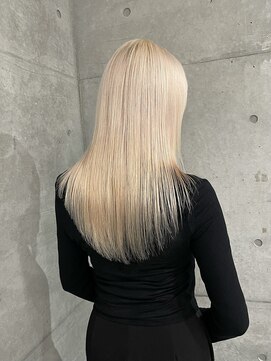 オーオシカシカスペース(OOO YY Space) ホワイトブロンド/ブロンドヘアー/ハイトーンカラー