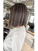 白髪ぼかしバレイヤージュ肩上ボブ