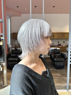 リー 梅田(Lee) ブリーチ2～3回必須/ホワイトカラー/冬カラー/ハイトーン