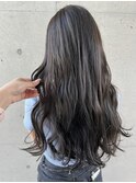 大人かわいいロングスタイル 暗めアッシュグレージュ