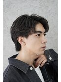 大人の抜け感を演出する、今トレンドのフェザーパーマ