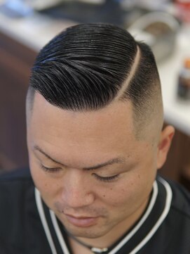 ザチョップショップ キチジョウジ(THE CHOP SHOP KICHIJOJI) サイドパートスキンフェードカットシェービング吉祥寺理容室