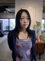 ハー(her)&nbsp;暗髪のカラーにレイヤースタイル
